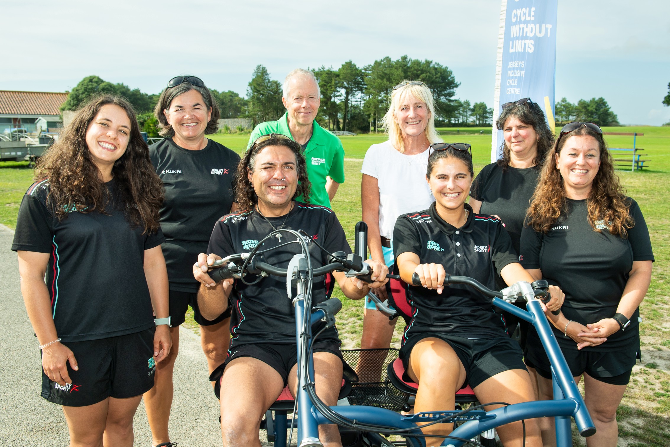 The Cycle Without Limits team  